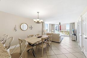 Pelican Beach Resort by Colasan