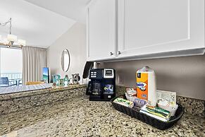 Pelican Beach Resort by Colasan