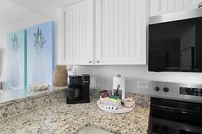 Pelican Beach Resort by Colasan