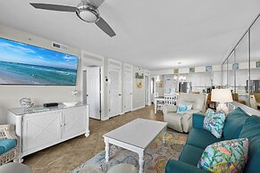 Pelican Beach Resort by Colasan