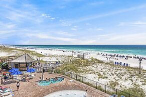 Pelican Beach Resort by Colasan