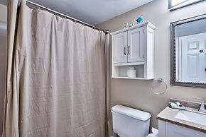 Pelican Beach Resort by Colasan