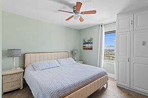 Pelican Beach Resort by Colasan