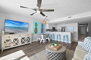 Pelican Beach Resort by Colasan