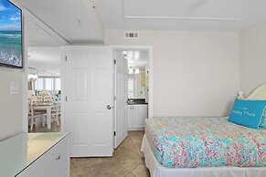 Pelican Beach Resort by Colasan