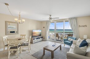 Pelican Beach Resort by Colasan