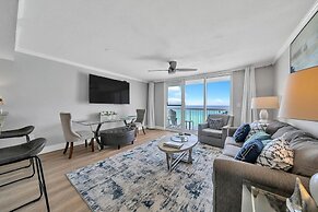 Pelican Beach Resort by Colasan