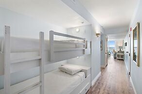 Pelican Beach Resort by Colasan