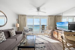Pelican Beach Resort by Colasan