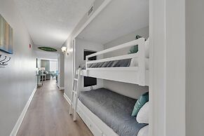 Pelican Beach Resort by Colasan