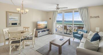 Pelican Beach Resort by Colasan