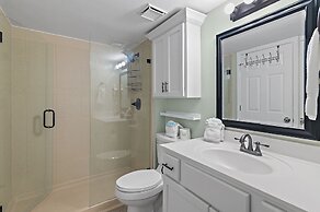 Pelican Beach Resort by Colasan