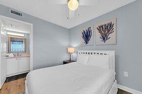 Pelican Beach Resort by Colasan