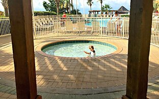 Pelican Beach Resort by Colasan