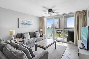 Pelican Beach Resort by Colasan