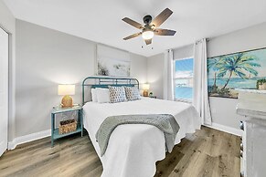 Pelican Beach Resort by Colasan