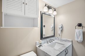 Pelican Beach Resort by Colasan