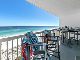 Pelican Beach Resort by Colasan