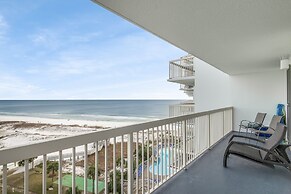 Pelican Beach Resort by Colasan