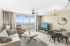 Pelican Beach Resort by Colasan