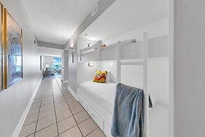 Pelican Beach Resort by Colasan