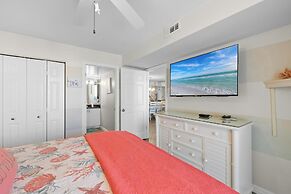 Pelican Beach Resort by Colasan