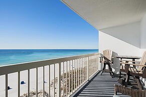 Pelican Beach Resort by Colasan