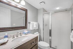 Pelican Beach Resort by Colasan