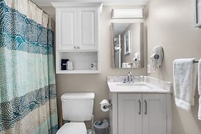 Pelican Beach Resort by Colasan