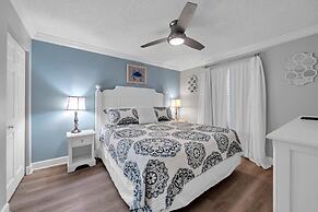 Pelican Beach Resort by Colasan