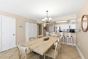 Pelican Beach Resort by Colasan