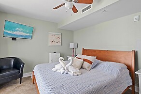 Pelican Beach Resort by Colasan