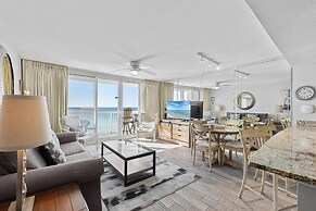 Pelican Beach Resort by Colasan