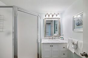 Pelican Beach Resort by Colasan