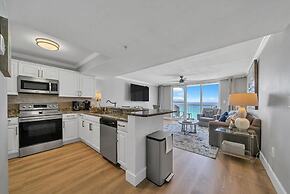 Pelican Beach Resort by Colasan