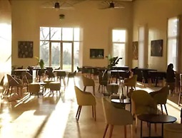 Howard Johnson by Wyndham San Francisco Resort & Conv Center