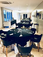 Howard Johnson by Wyndham San Francisco Resort & Conv Center