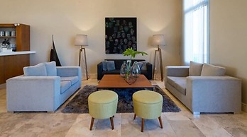 Howard Johnson by Wyndham San Francisco Resort & Conv Center