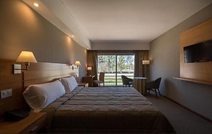 Howard Johnson by Wyndham San Francisco Resort & Conv Center