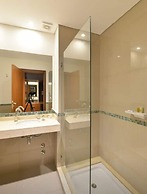 Howard Johnson by Wyndham San Francisco Resort & Conv Center