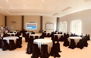 Howard Johnson by Wyndham San Francisco Resort & Conv Center