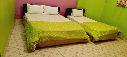 Royal Land Mae Klong Hotel