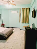 Royal Land Mae Klong Hotel