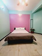 Royal Land Mae Klong Hotel