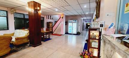 Royal Land Mae Klong Hotel