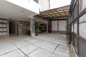 RedDoorz Plus @ Cipete Damai