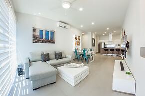 Chic 2BR penthouse by Happy Address