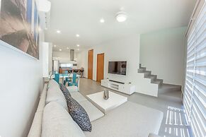 Chic 2BR penthouse by Happy Address