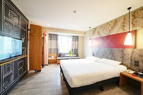 ibis Chengdu West Jingcui Road