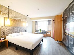 ibis Chengdu West Jingcui Road